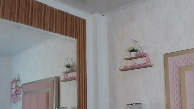 Madii  online show from 04.15.26