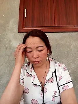 Yellow-pink online show from 04.11.26