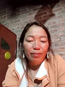 Snapshot of Yellow-pink chatting on 04.25.26 Yellow-pink online show from 04.25.26