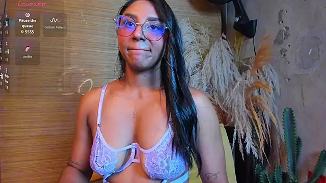 Snapshot of Victoria_Gonzalez chatting on 03.08.26 Victoria Gonzalez online show from 03.08.26