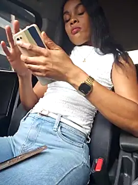 PrettyLeeLee online show from 03.25.26