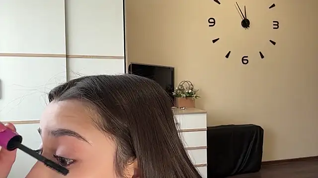 AdeleVelvet online show from 04.04.26