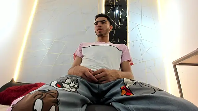 Valentin Lux online show from 03.13.26