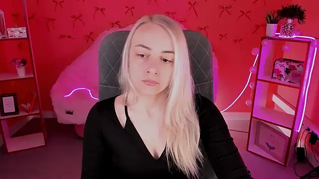 CarolMoor online show from 04.22.26