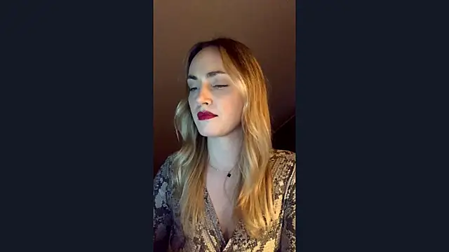 Snapshot of ScarlettSensitive chatting on 03.11.26 ScarlettSensitive online show from 03.11.26