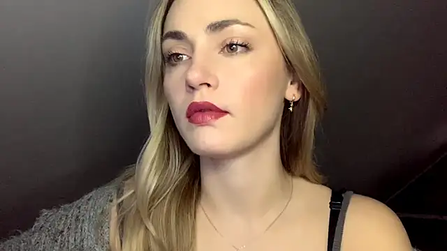 Snapshot of ScarlettSensitive chatting on 05.18.26 ScarlettSensitive online show from 05.18.26