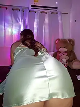 Snapshot of Foxylisaflores chatting on 06.24.26 Foxylisaflores online show from 06.24.26