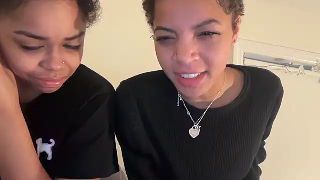 Snapshot of redbonequee chatting on 03.16.26 redbonequee online show from 03.16.26