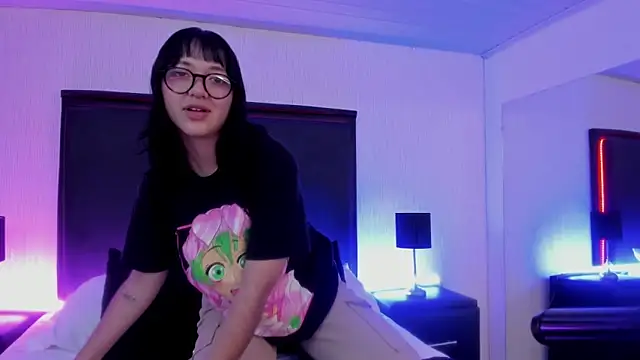 Snapshot of LilithBluum chatting on 06.04.26 LilithBluum online show from 06.04.26