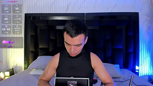NicoKinggs  online show from 05.04.26