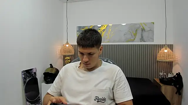 Snapshot of AlessandroFranco chatting on 05.15.26 AlessandroFranco online show from 05.15.26