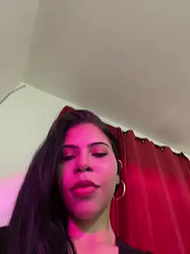 Snapshot of MiaReidd chatting on 03.18.26 MiaReidd online show from 03.18.26