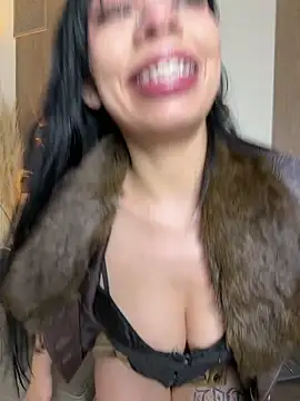 Snapshot of Queen_Chanel_XXX chatting on 05.12.26 Queen Chanel XXX online show from 05.12.26