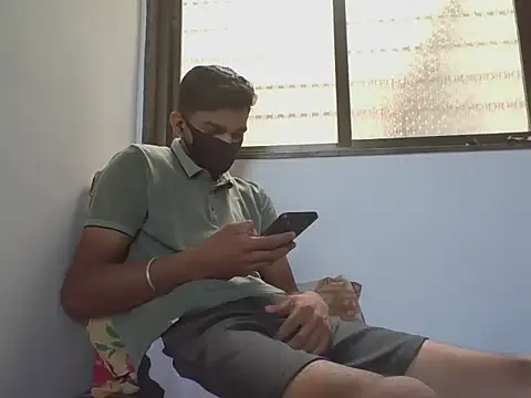 Snapshot of Roy3_2 chatting on 04.07.26 Roy3 2 online show from 04.07.26