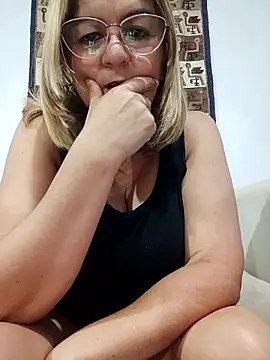 Prettywoman0110 online show from 03.10.26