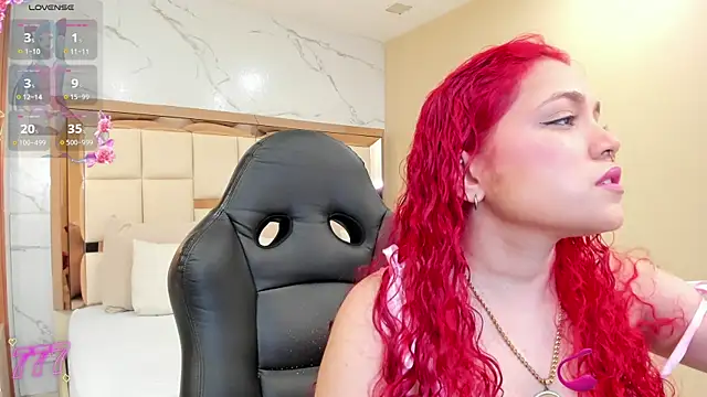 Snapshot of luna_veega chatting on 06.17.26 luna veega online show from 06.17.26