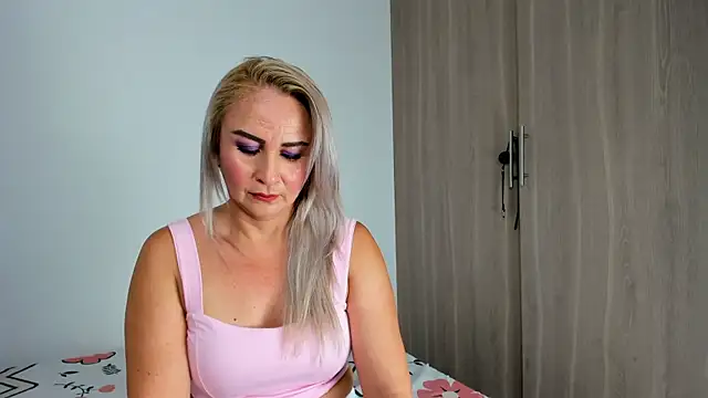 Snapshot of sweet_flower_yb chatting on 03.31.26 sweet flower yb online show from 03.31.26