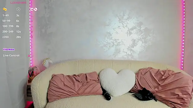 Snapshot of IvyTease_ chatting on 05.20.26 IvyTease online show from 05.20.26