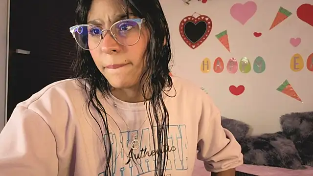 PaulaCutexs online show from 04.06.26