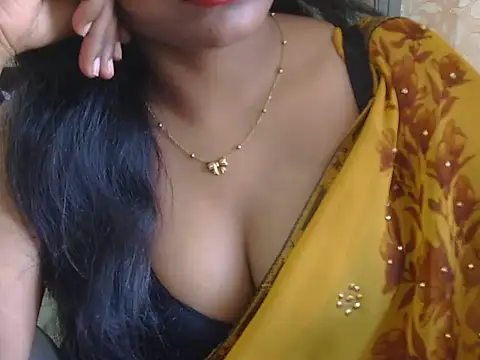 Snapshot of hottest_mahiii chatting on 05.30.26 hottest mahiii online show from 05.30.26
