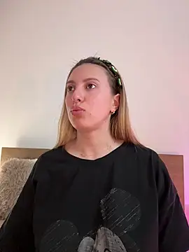 Snapshot of EvaRyen_ chatting on 04.17.26 EvaRyen online show from 04.17.26