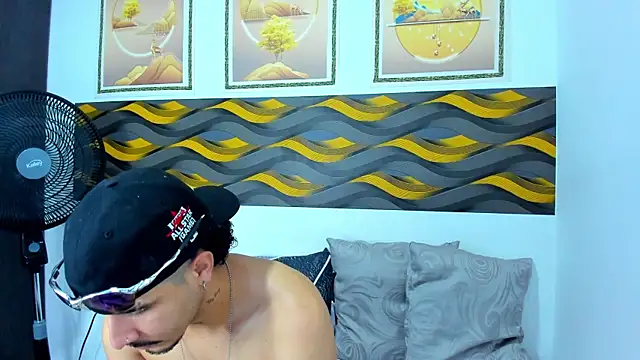 Leon Hotx online show from 04.27.26
