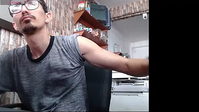 Snapshot of jhosuamoore chatting on 03.11.26 jhosuamoore online show from 03.11.26