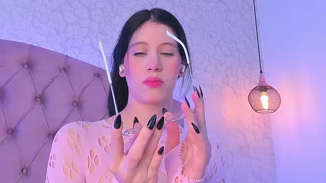 saraa joness  online show from 06.05.26