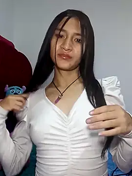 Snapshot of KarolaMendez chatting on 04.24.26 KarolaMendez online show from 04.24.26