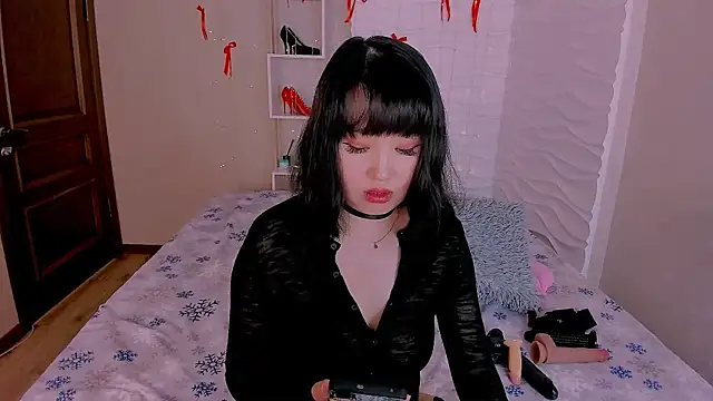 Akiko Yun online show from 07.17.26