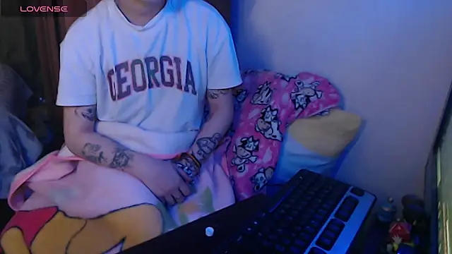 Snapshot of KikyoAndDrey chatting on 06.28.26 KikyoAndDrey online show from 06.28.26