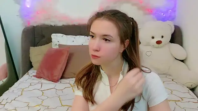 Snapshot of LeenMoonie chatting on 06.21.26 LeenMoonie online show from 06.21.26
