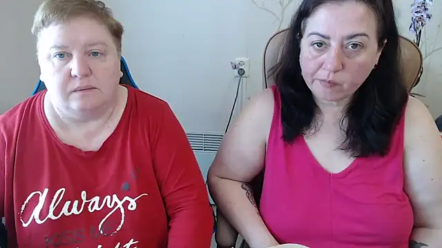 Snapshot of Lindy-Jeanie chatting on 05.03.26 Lindy-Jeanie online show from 05.03.26