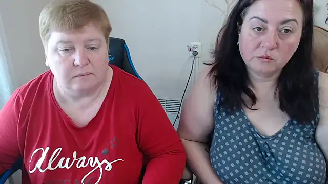 Snapshot of Lindy-Jeanie chatting on 05.10.26 Lindy-Jeanie online show from 05.10.26