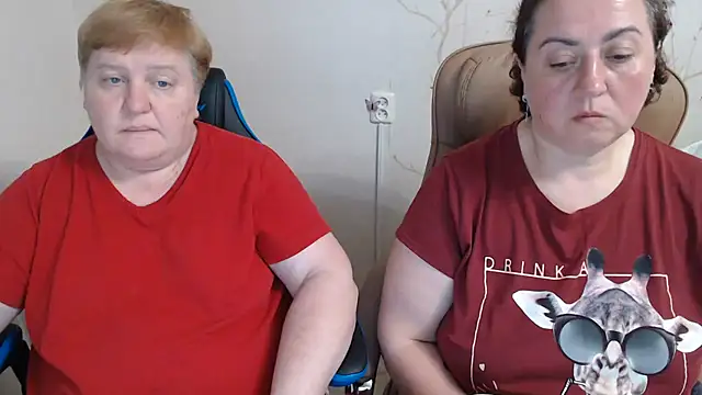 Snapshot of Lindy-Jeanie chatting on 06.06.26 Lindy-Jeanie online show from 06.06.26