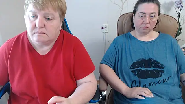 Snapshot of Lindy-Jeanie chatting on 06.07.26 Lindy-Jeanie online show from 06.07.26