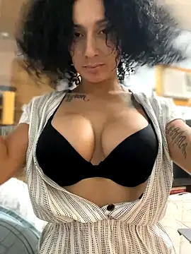 Snapshot of FerrariFrench chatting on 09.09.25 FerrariFrench online show from 09.09.25