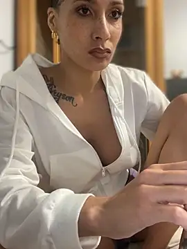 Snapshot of FerrariFrench chatting on 09.28.25 FerrariFrench online show from 09.28.25