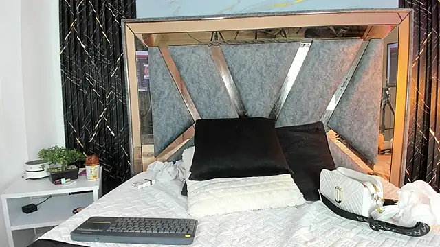 Hanna jonnes  online show from 03.12.26