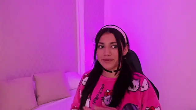 Snapshot of cristin_collins chatting on 04.10.26 cristin collins online show from 04.10.26