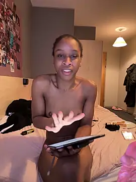 Halligirl online show from 03.13.26