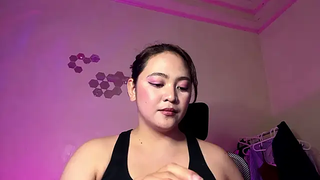 Snapshot of CorrineGrounds chatting on 03.16.26 CorrineGrounds online show from 03.16.26