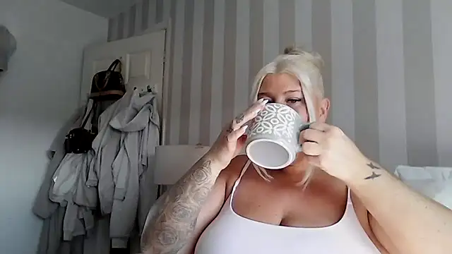 Lexi Laura online show from 04.24.26