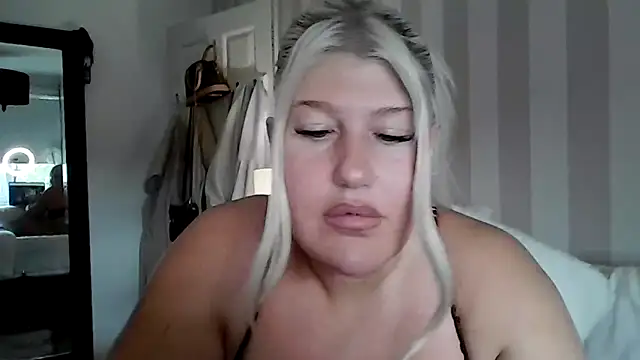 Snapshot of Lexi_Laura chatting on 05.20.26 Lexi Laura online show from 05.20.26
