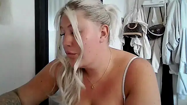 Snapshot of Lexi_Laura chatting on 05.31.26 Lexi Laura online show from 05.31.26