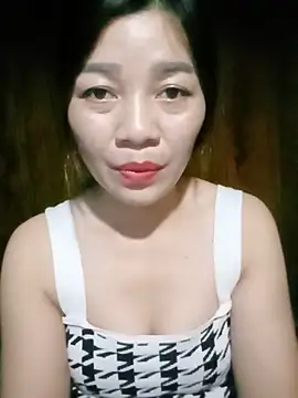 Yiyi102300 online show from 05.27.26
