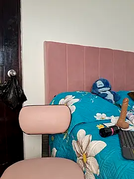 Mia Lauryn online show from 04.16.26