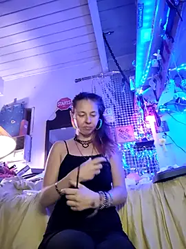 Snapshot of Ambionce chatting on 03.25.26 Ambionce online show from 03.25.26