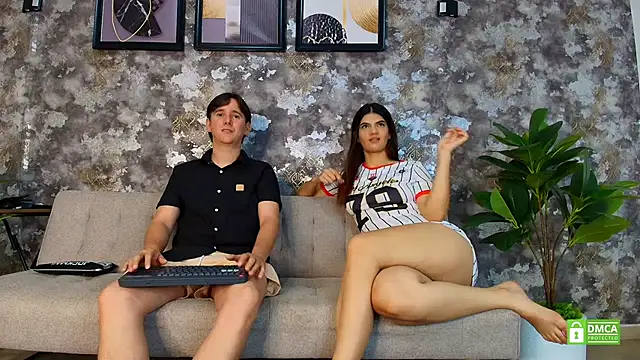 Snapshot of Mariana_and_Ronny chatting on 06.22.26 Mariana and Ronny online show from 06.22.26