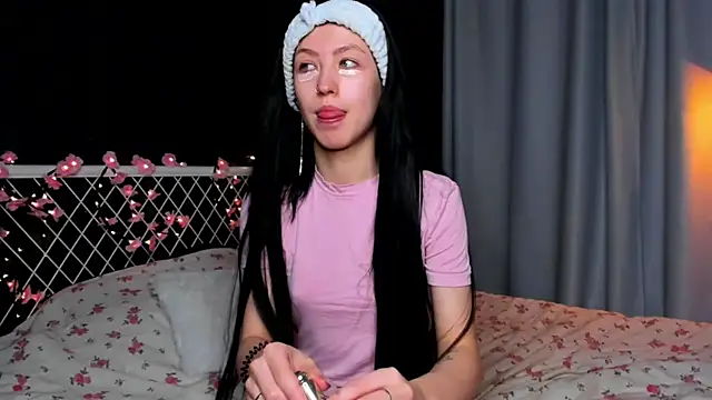 Snapshot of lizaa_breeze chatting on 06.22.26 lizaa breeze online show from 06.22.26